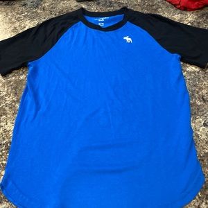 Boy’s Abercrombie t-shirt size 15/16